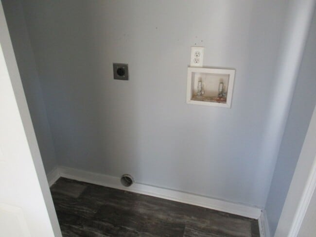 Building Photo - 627 Burson Ave