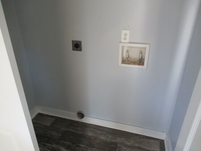 Building Photo - Burson Ave. 627C