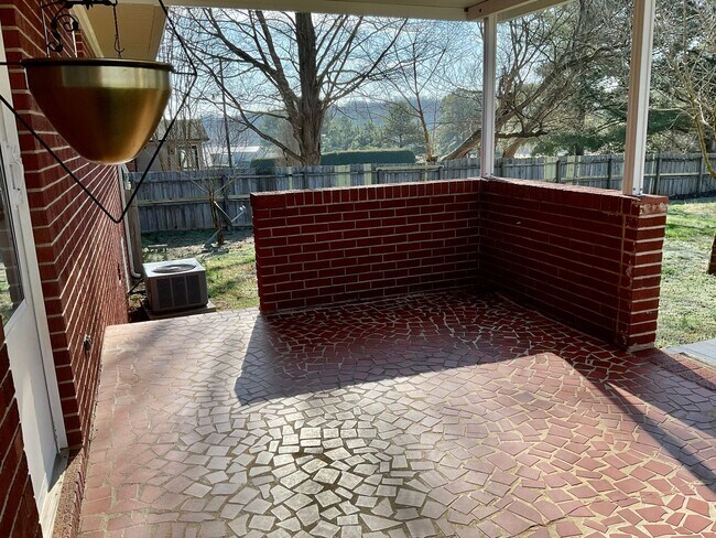 Building Photo - Home with Carport
