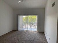 Building Photo - Cozi, breezy condo unit.