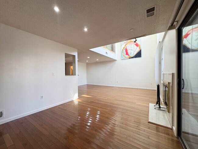 Building Photo - 819 Topsail Ln