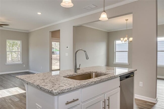 Building Photo - 113 Essence Dr