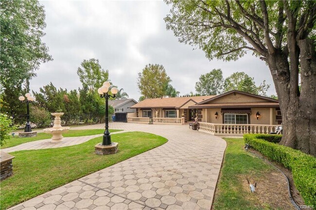 Building Photo - 18834 Devonshire St