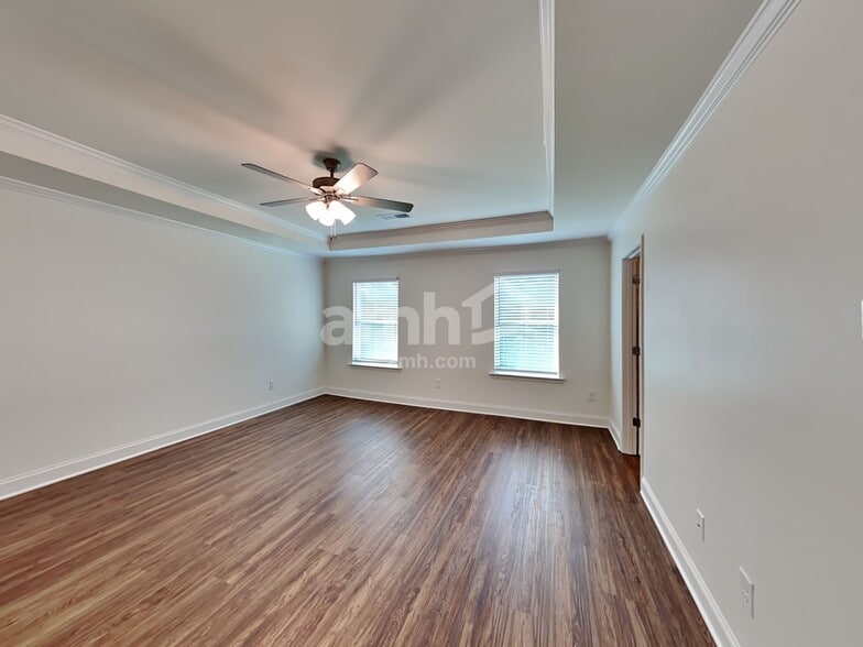 Building Photo - 542 Slew Dr