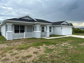 Building Photo - 1401 N Gator Cir