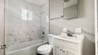 Building Photo - 121 W 32nd St Apartments