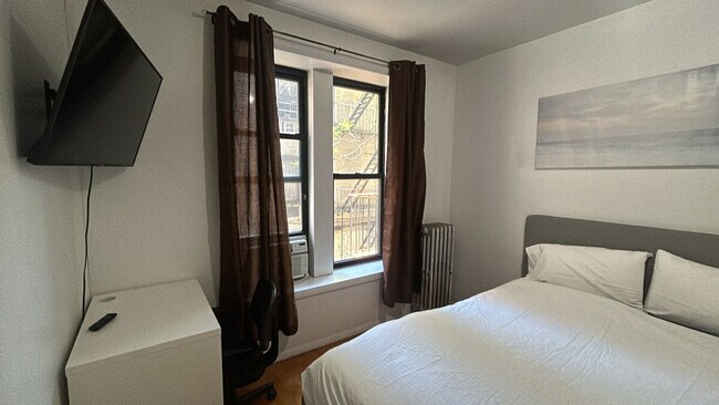 Building Photo - 312 E 93rd St