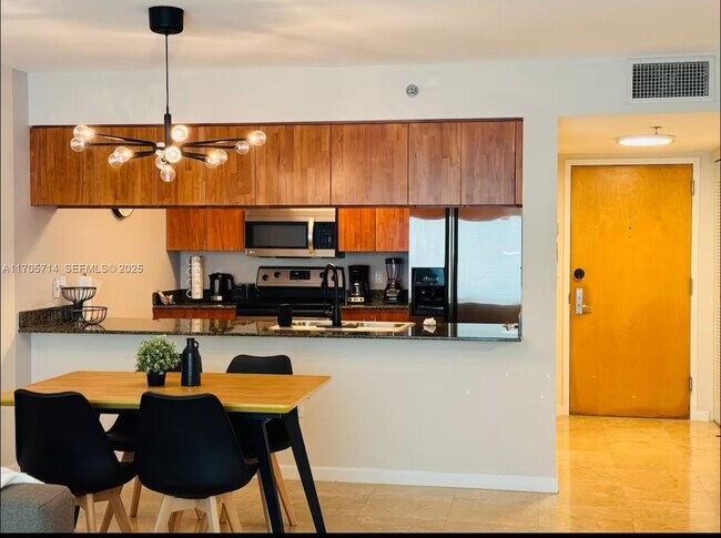 Building Photo - 1200 Brickell Bay Dr