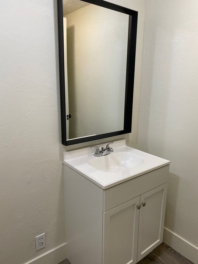Building Photo - Cute Updated Home Near Shopping and Downtown Chico