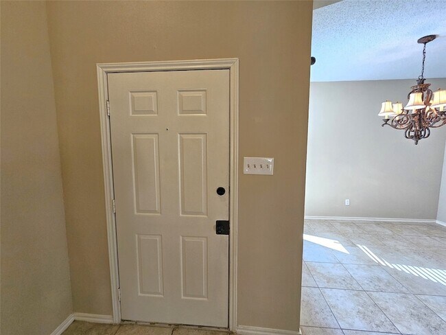 Building Photo - 2705 Francisco Dr