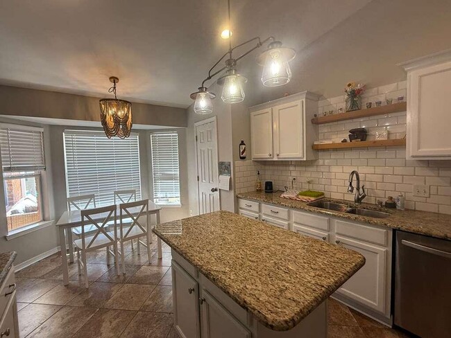 Building Photo - 4216 Shadow Ln