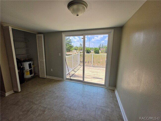Building Photo - 2500 E Modern Ct