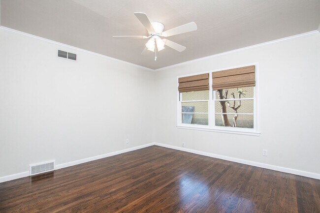 Building Photo - Renovated 3 Bed / 2 Bath Brick Home with 2-Car Garage & Fenced Yard in North Temple