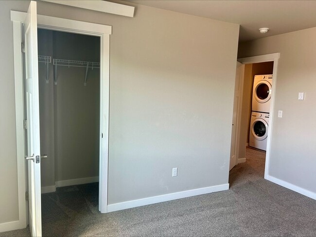 Building Photo - 610 Mead Ave