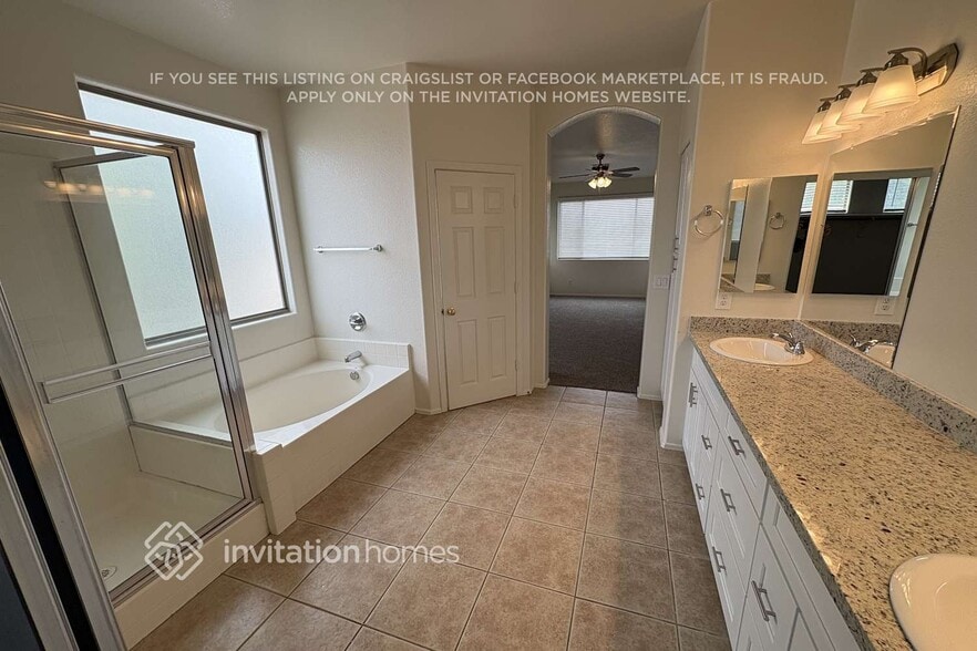 Building Photo - 8816 West Myrtle Ave