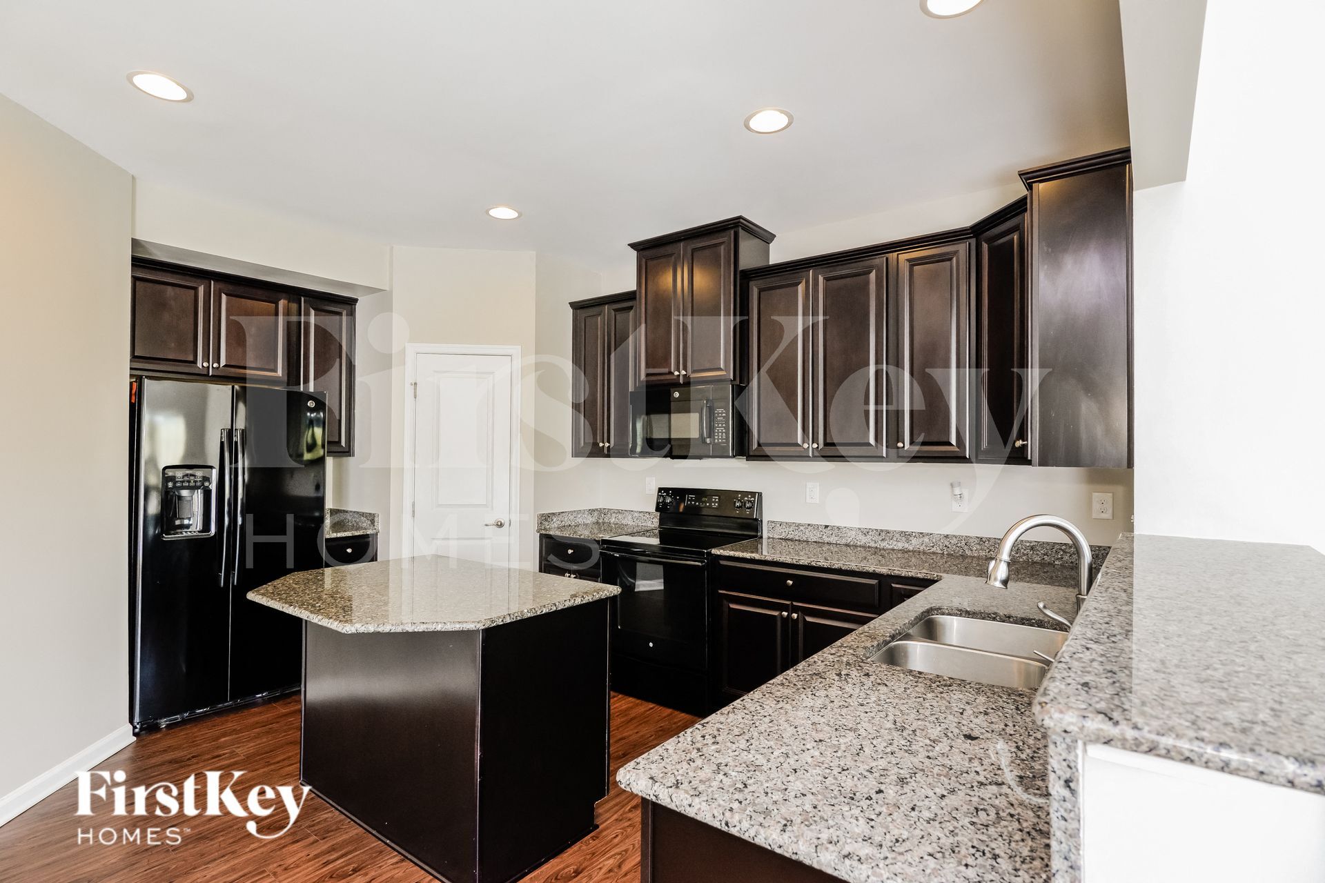 Building Photo - 825 Wingthorn Rose Dr