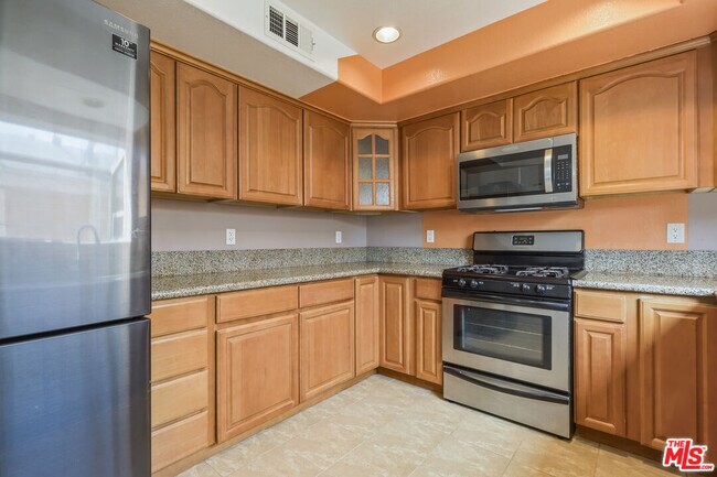 Building Photo - 1559 W 207th St