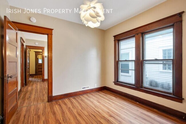 Building Photo - 67 Newman Pl