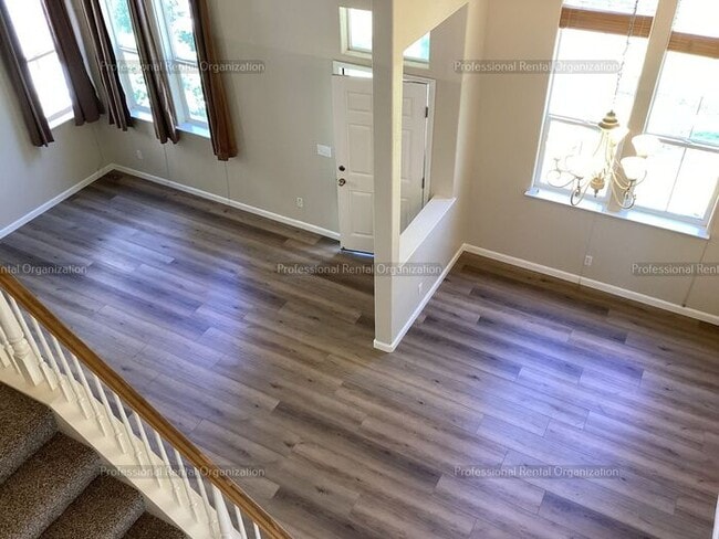 Building Photo - Large family home in desirable area