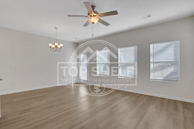 Building Photo - 102 Jaxton St