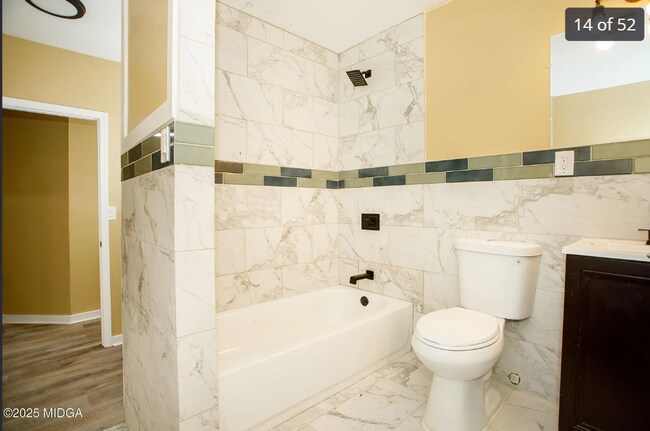 Building Photo - 955 Putnam St