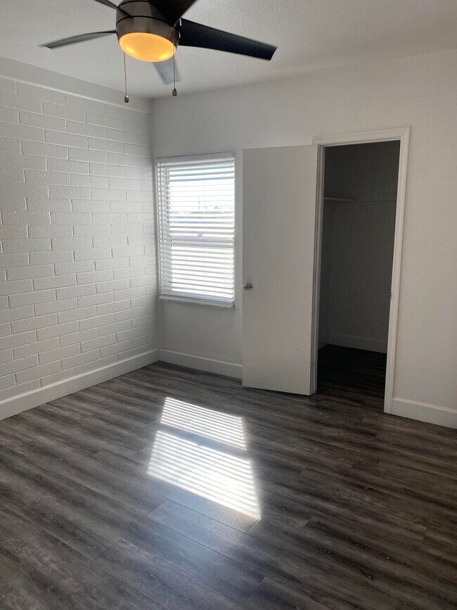 Building Photo - MOVE IN SPECIAL