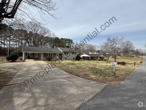 Building Photo - Newly remodeled split level home in nice n...