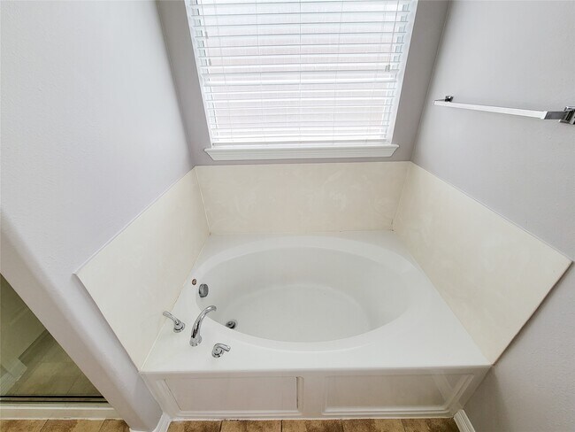Building Photo - 17207 Mossbriar Ln