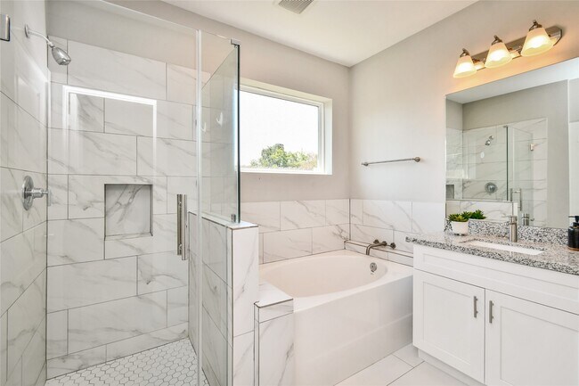 Building Photo - 1507 5th St