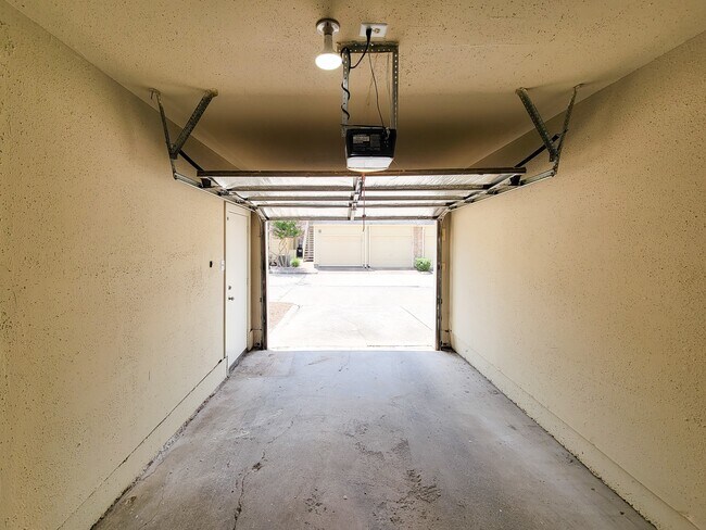Building Photo - 755 Bering Dr