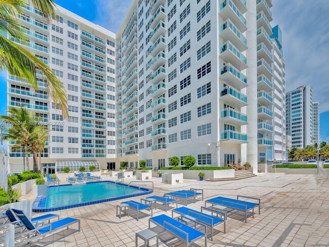 Building Photo - 6917 Collins Ave