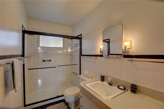 Building Photo - 9 Glenview Dr