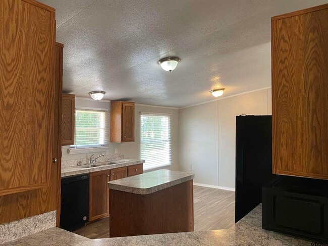 Building Photo - 22944 Shell Shore Dr