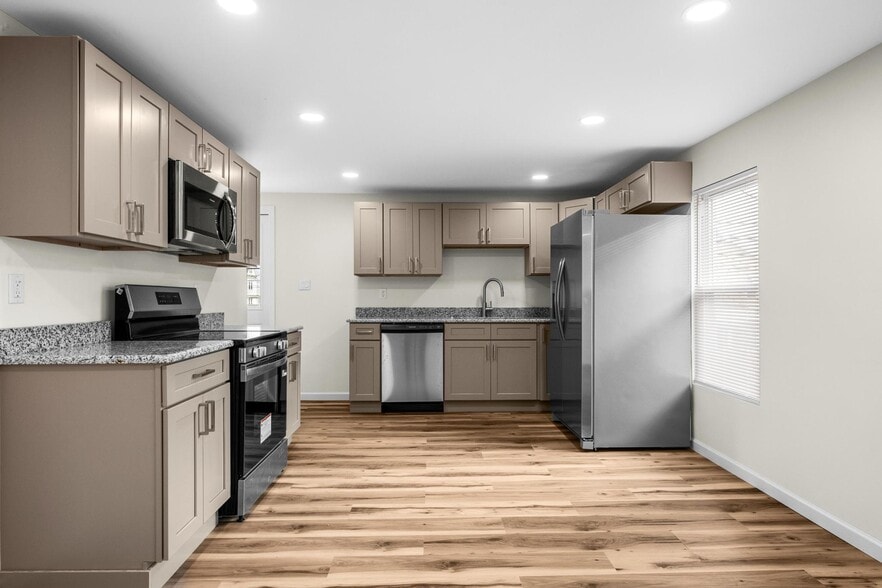 Building Photo - 346 Bennett St