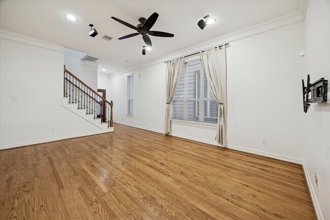 Building Photo - 3313 New Garden View Ln