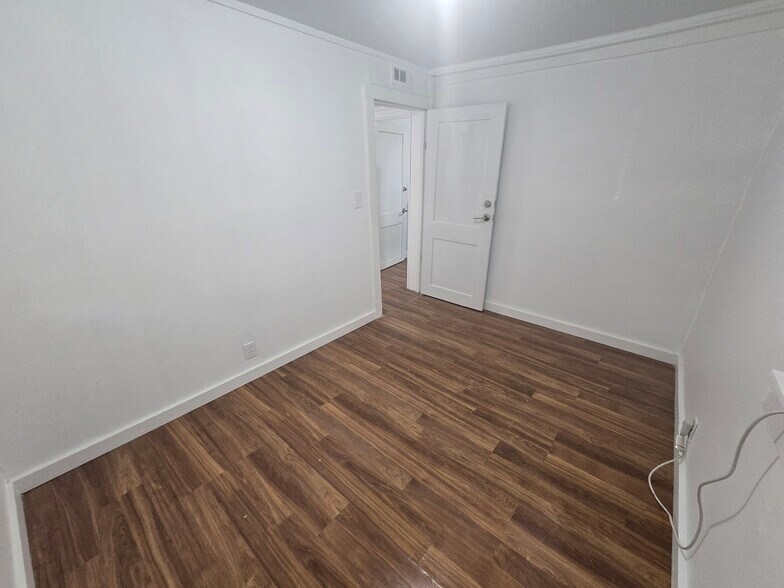 Building Photo - 1014 Moreland Ave SE