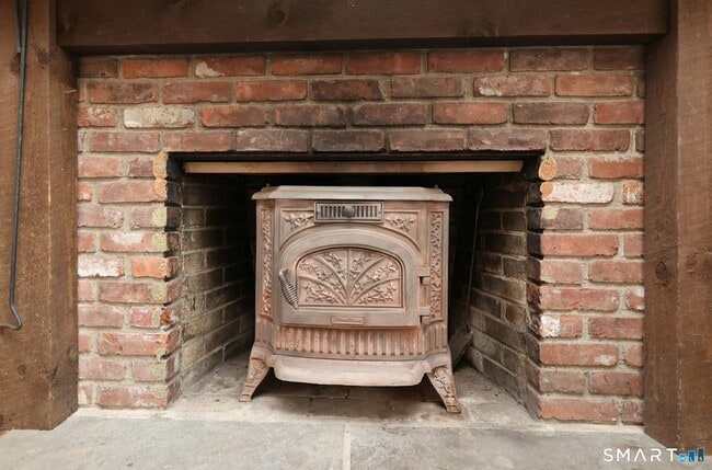 Building Photo - 380 Newtown Turnpike