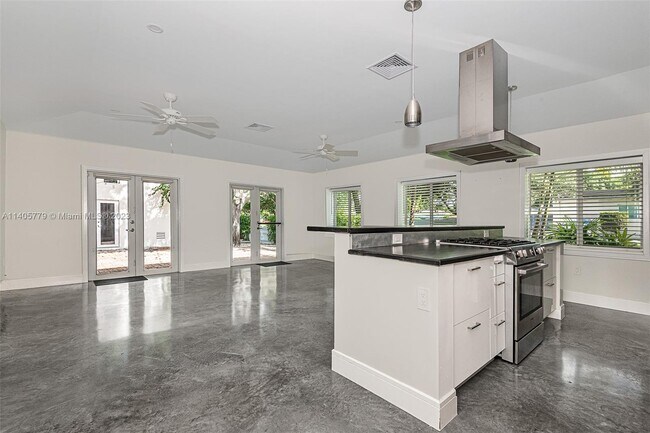 Building Photo - 500 Palmetto Dr