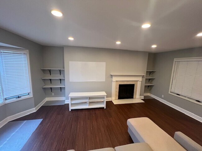 Building Photo - 4318 Belleview Ave