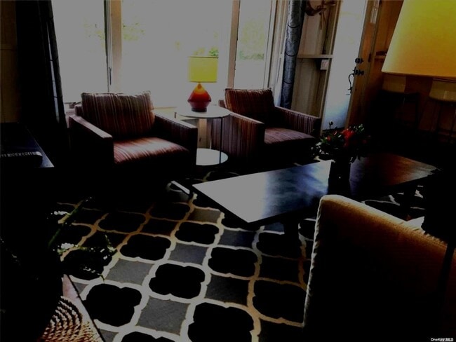 Building Photo - 80 Pond Rd