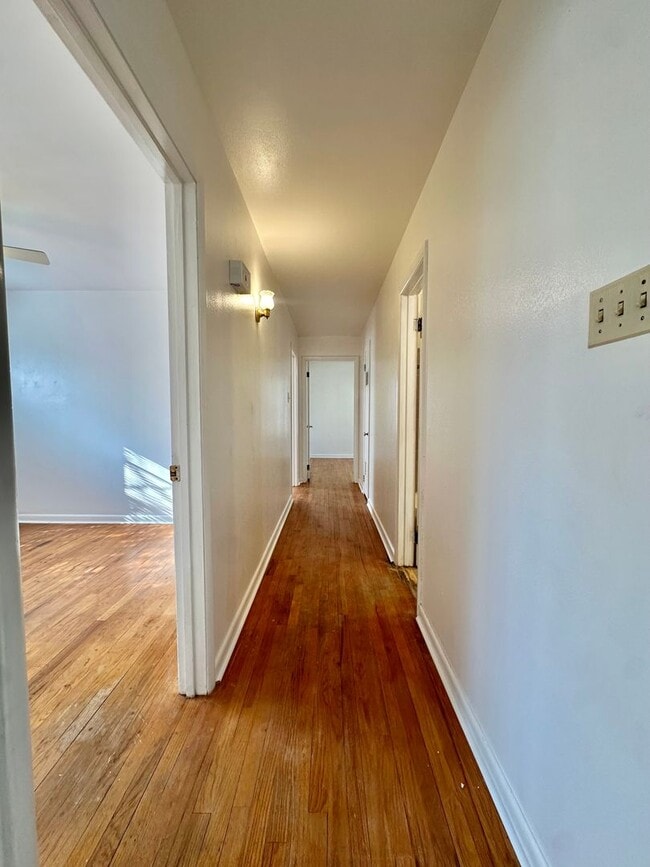 Building Photo - COMING AVAILABLE IN JULY - 3 Bedroom Home ...