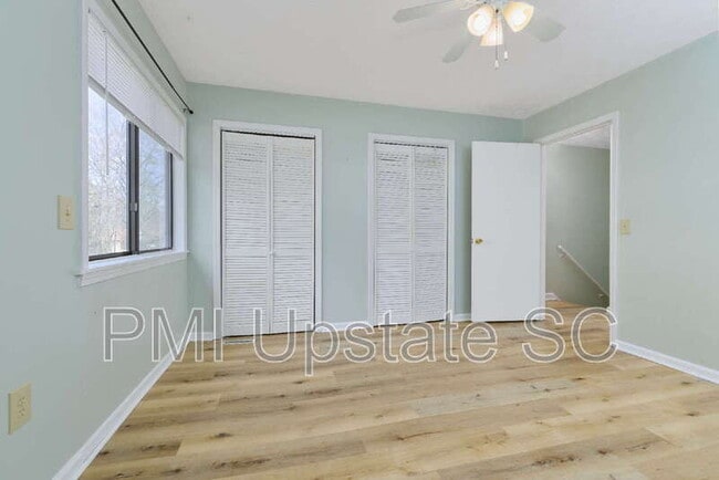 Building Photo - 100 Buttercup Way