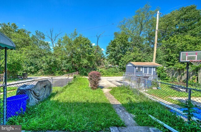 Building Photo - 539 E Basin St
