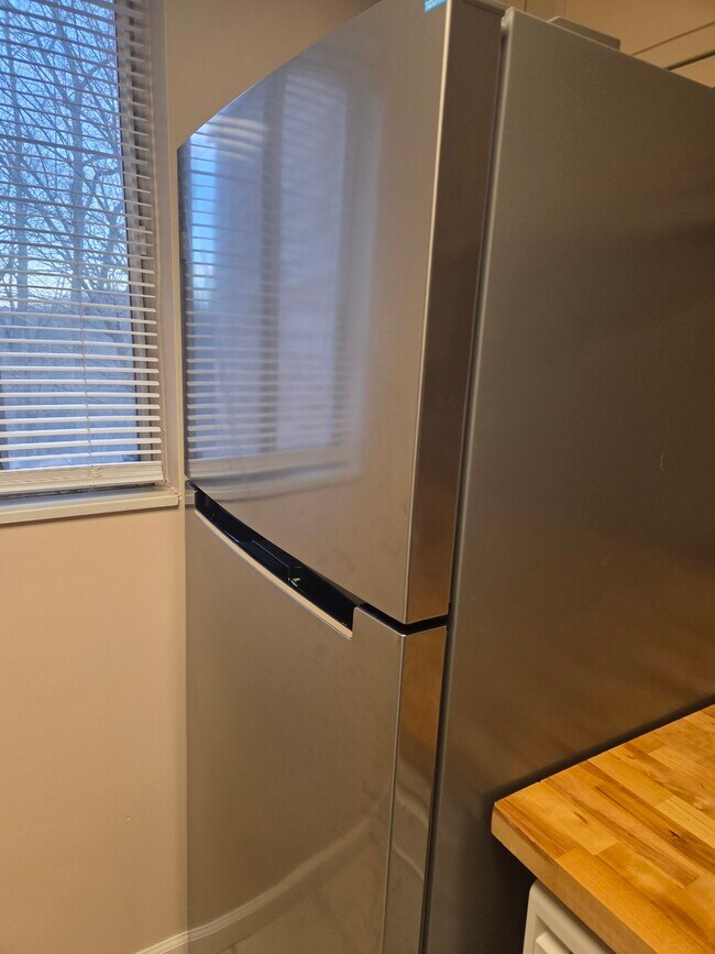 Building Photo - 524 Mercer Rd