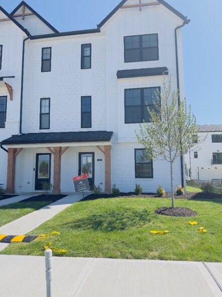 Primary Photo - 4191 Barrel Ln