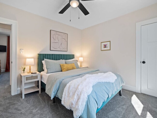 Building Photo - 18031 Larchwood Ave