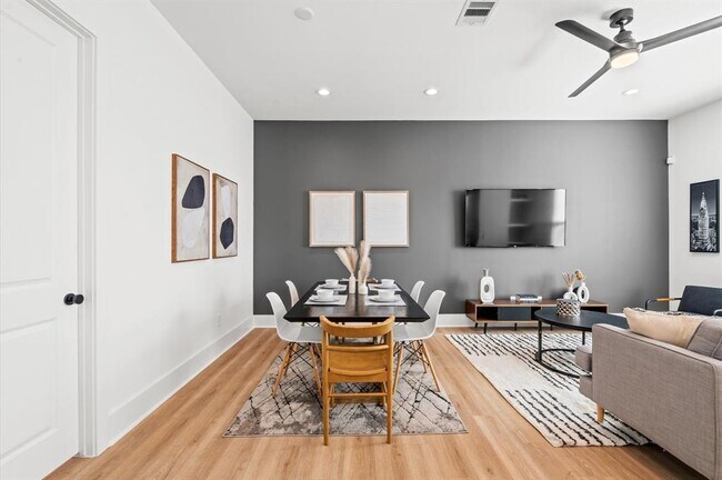 Building Photo - 5214 Pine Tree Dr