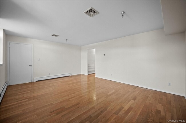 Building Photo - 520 Ashford Ave