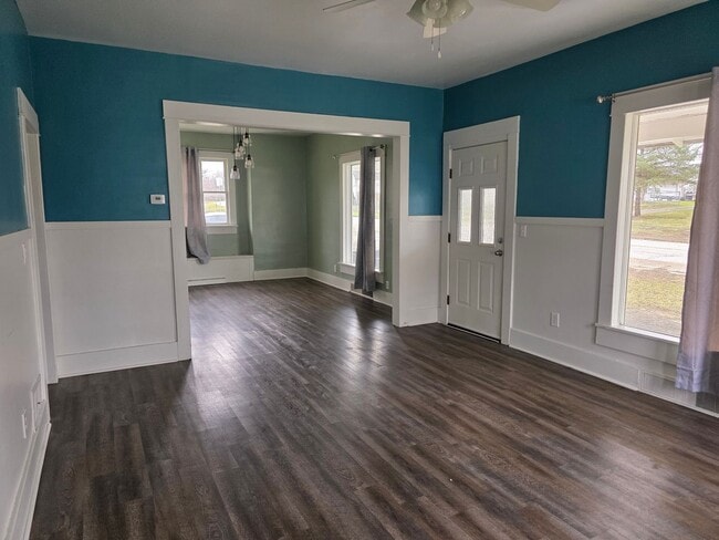 Building Photo - Spacious 2-Bedroom, 1-Bathroom Home – $1,300/Month | Move-In Special Available