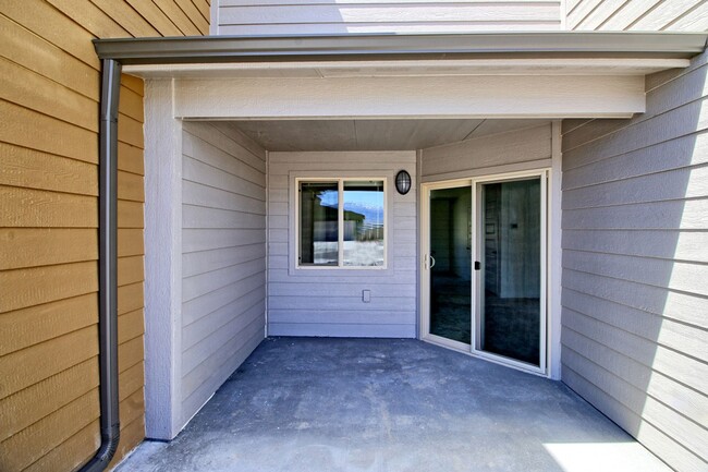 Building Photo - Beautiful Brand-New 3 Bedroom Home Near the Colorado River & Trail System